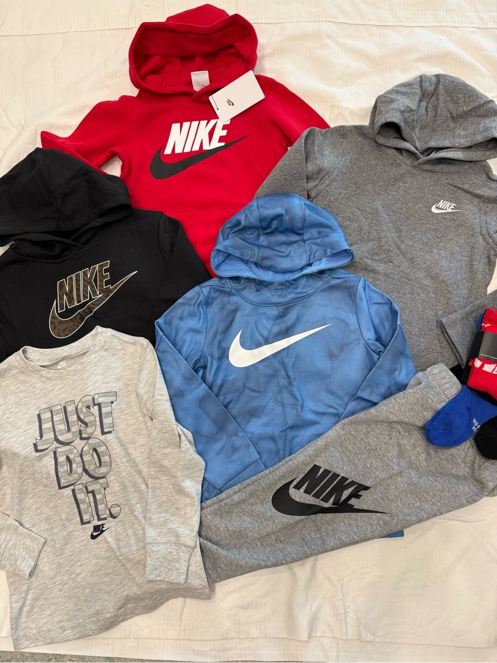 New boys Nike Sz 6 Multi-Color Hoodies, sweatpants socks bundle - Red, Blue